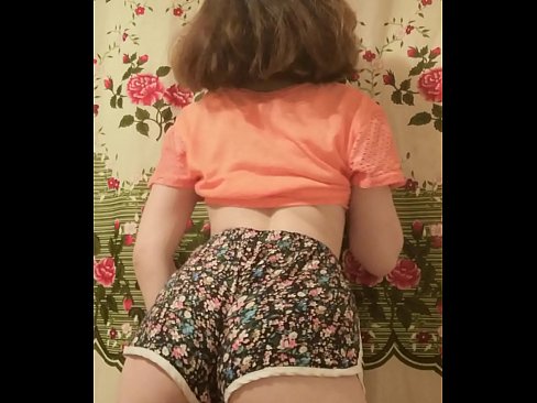 ❤️ Sexig ung babe som strippar av sig sina shorts inför kameran ❤❌ Fucking at us ️❤