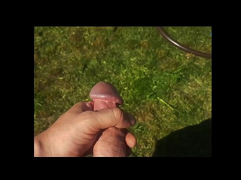 ❤️ Heta heta tjejen får sin rosa fitta knullad och kommer med en spruta i en sommarträdgård ❤❌ Fucking at us ️❤